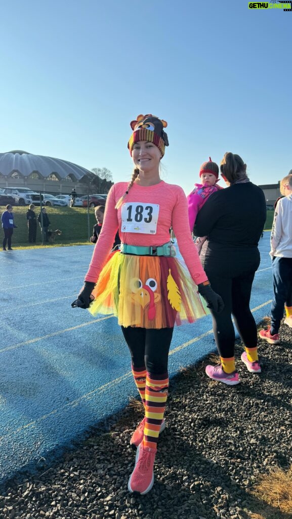 Justine Ezarik Instagram - Love a morning turkey trot! This year we got my little niece in on the action and she made it almost to the end but wanted to quit! No way we were letting that happen… She did cross the finish line herself though 🏃🏼‍♀️💨 Happy Thanksgiving everyone!! 🤎🦃