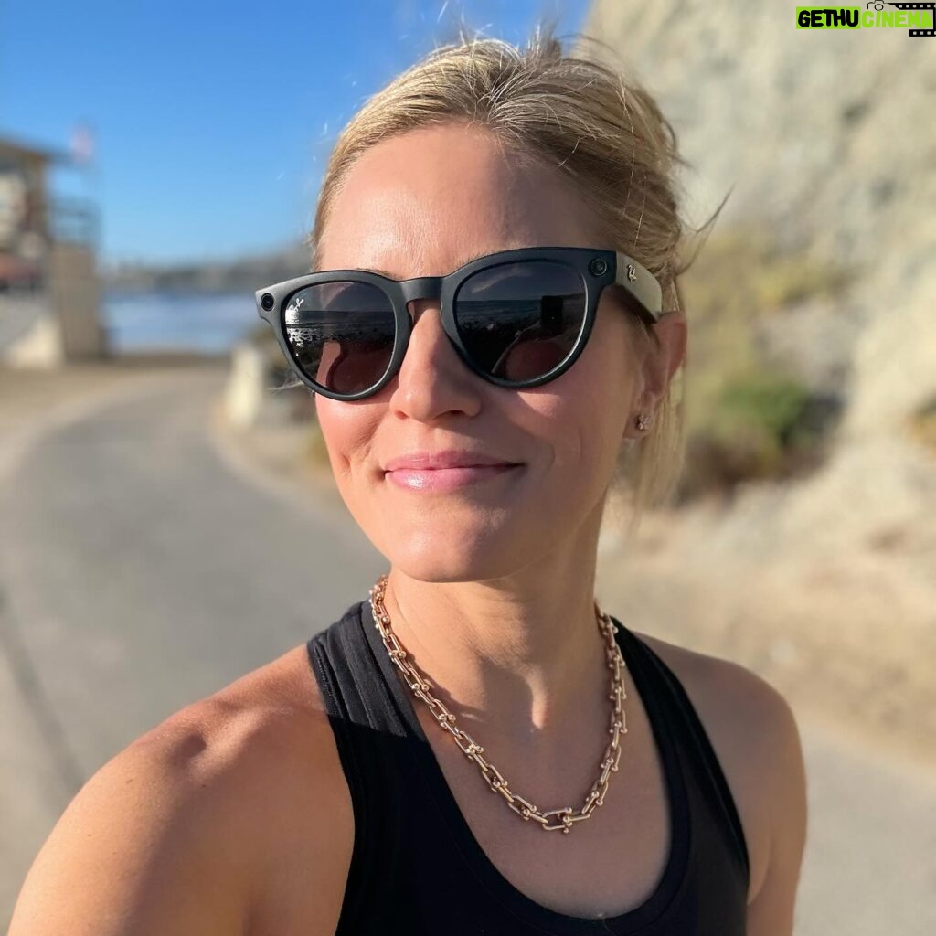Justine Ezarik Instagram - Beach stroll with the @raybanmeta 🕶️