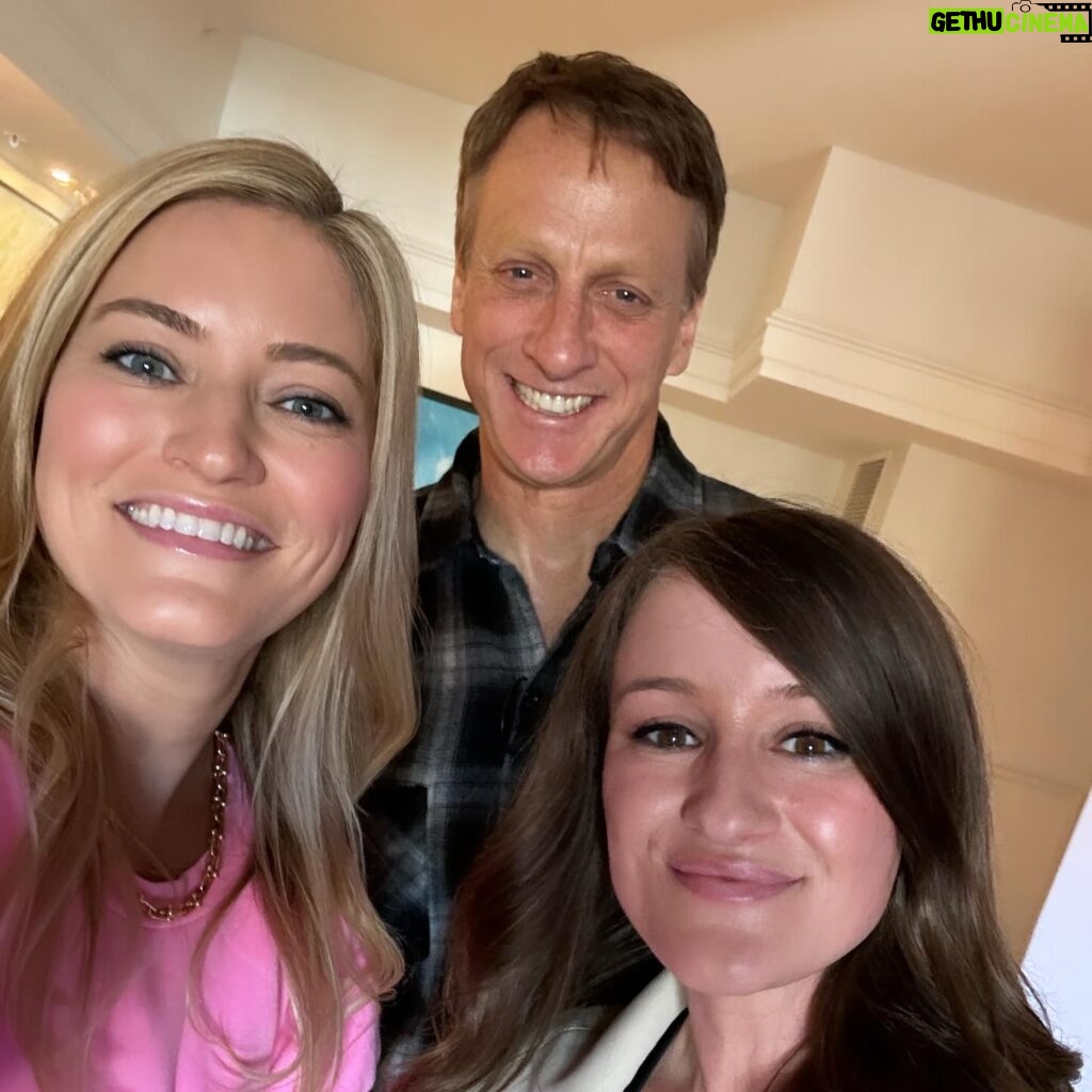 Justine Ezarik Instagram - Ahh! Me and @jennaezarik got to play Tony Hawk Pro Skater WITH @tonyhawk today at #mediateksummit! We would play this game endlessly as kids (and even into our adulthood 😜) so this was def a childhood dream come true! So fun!