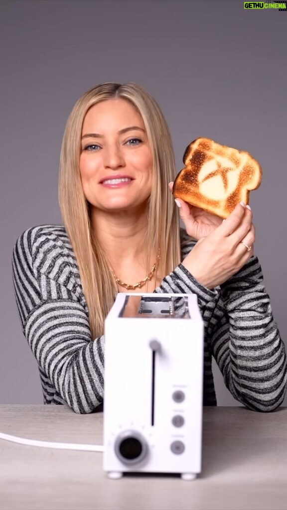 Justine Ezarik Instagram - An @xbox series s… TOASTER?!?! 😂😂😂