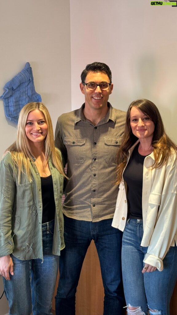 Justine Ezarik Instagram - Had so much fun chatting with @rivianofficial CEO @rjscaringe with @jennaezarik at the launch of the new R2, R3 and R3X! Full video as a podcast - look up @samebrain everywhere you listen to podcasts!