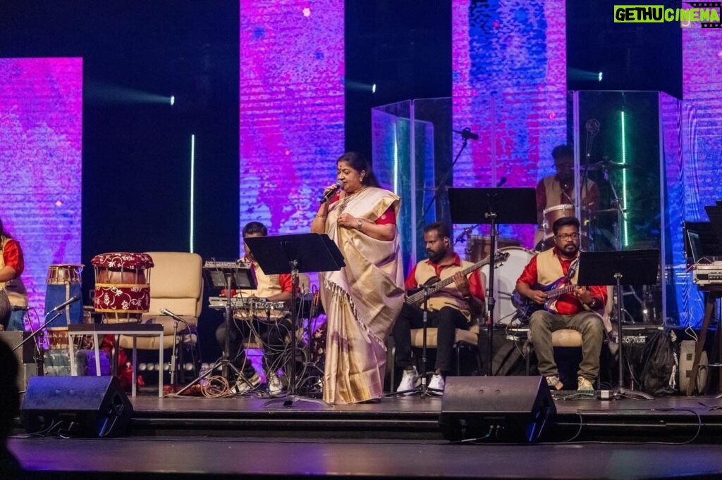K. S. Chithra Instagram - Hi everybody good day to you. I am on my way to Washington DC for the nxt leg of Nambiar Builders Chitravarnam'24 concert tour of the Americas. Four concerts are over. Full houses in Dallas, Houston, Toronto & Chicago. All full houses. Thanks a million for your love & support. God bless.👏💐 #Chitravarnam2024 #ChithraVarnam