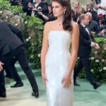 Kaia Gerber Instagram - @prada at the met 🤍 @voguemagazine