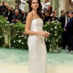 Kaia Gerber Instagram - @prada at the met 🤍 @voguemagazine