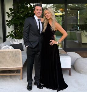 Kaitlin Olson Instagram - Took off our sweatpants to celebrate @kristenanniebell and all of the incredible work she does with @wphfund. Because being an incredible singer, actor, wife, mom and friend isn’t enough…she also crams a big, beautiful heart into that cute little body. @hairbyabbyroll @rhondaspiesstylist @theadorable1 @gretaconstantine @xivkarats @dena_kemp, @doraziopr @zydoitaly @rodofirenze @kennethcole @tedbaker