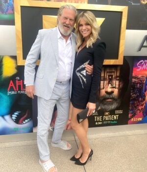 Kaitlin Olson Instagram - I loved @thejeffbridges even before I knew of his red carpet shoe choices. Stud. @vanityfair @fxnetworks