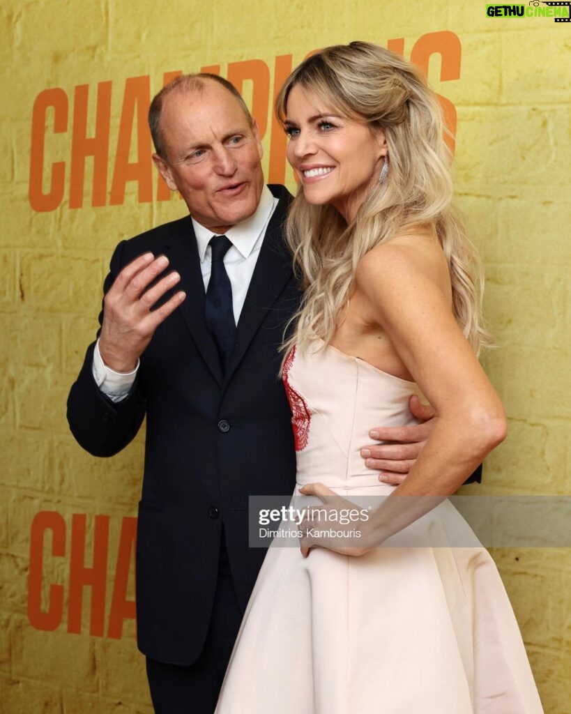 Kaitlin Olson Instagram - I think this guy was trying to distract me but I was insanely focused on good angles. Nice try, stranger. @championsthefilm @focusfeatures @hair_by_abbyroll @rhondaspiesstylist Dress @moniquelhuillier Shoes @sam_eledman Jewlery @levian_jewelry, @kallatijewelry, @shayjewelry