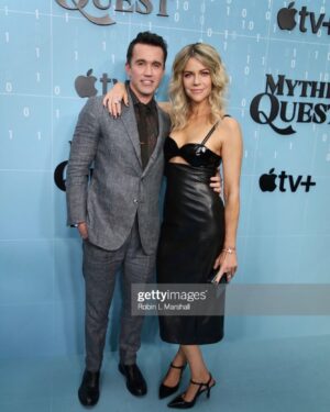 Kaitlin Olson Instagram - This guy makes great shows. 😍 @mythicquest season 3 out now on @appletvplus  Hair @hair_by_abbyroll makeup @theadorable1  styling @rhondaspiesstylist  Dress @staud.clothing
Shoes @kennethcole
Clutch @jimmychoo
Jewelry @effyjewelry, @marlis, @anabelachan, @charlielapson
Tailoring @laurabasci @laorganictanning
