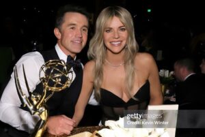 Kaitlin Olson Instagram - 75th annual Emmy Awards! We were happy to wait 75 years to be invited into the building. Congratulations to @robmcelhenney on his big @wrexhamfx wins and also for being very handsome. 
Hair: @hairbyabbyroll Makeup: @theadorable1 styling: @rhondaspiesstylist @laurabasci 
Dress @monotofficial 
Jewlery @nicolerosejewelry, @xivkarats, @dena_kemp, @zydoitaly
Clutch @rodofirenze
Shoes @larroude