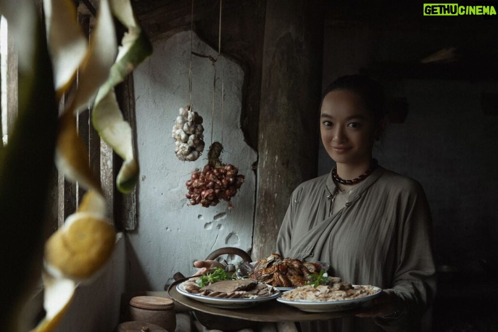 Kaity Nguyễn Instagram - Mợ 3 vào bếp bắt con cua 🦀 #NVCC #onset