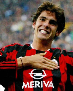Kaká Instagram - Ora e per sempre resterai @acmilan ❤️🖤 #scudetto17 🇮🇹🏆