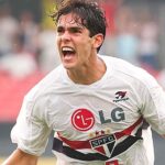 Kaká Instagram – 🥳 @KAKA completa 4️⃣2️⃣ anos hoje! 🥳

Craque revelado no clube, o meia fez 155 jogos e 51 gols pelo Tricolor, além de ajudar na conquista do título do Rio-São Paulo de 2001. 

Felicidades! 🎂

#VamosSãoPaulo 🇾🇪