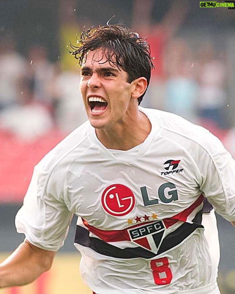 Kaká Instagram - 🥳 @KAKA completa 4️⃣2️⃣ anos hoje! 🥳 Craque revelado no clube, o meia fez 155 jogos e 51 gols pelo Tricolor, além de ajudar na conquista do título do Rio-São Paulo de 2001. Felicidades! 🎂 #VamosSãoPaulo 🇾🇪