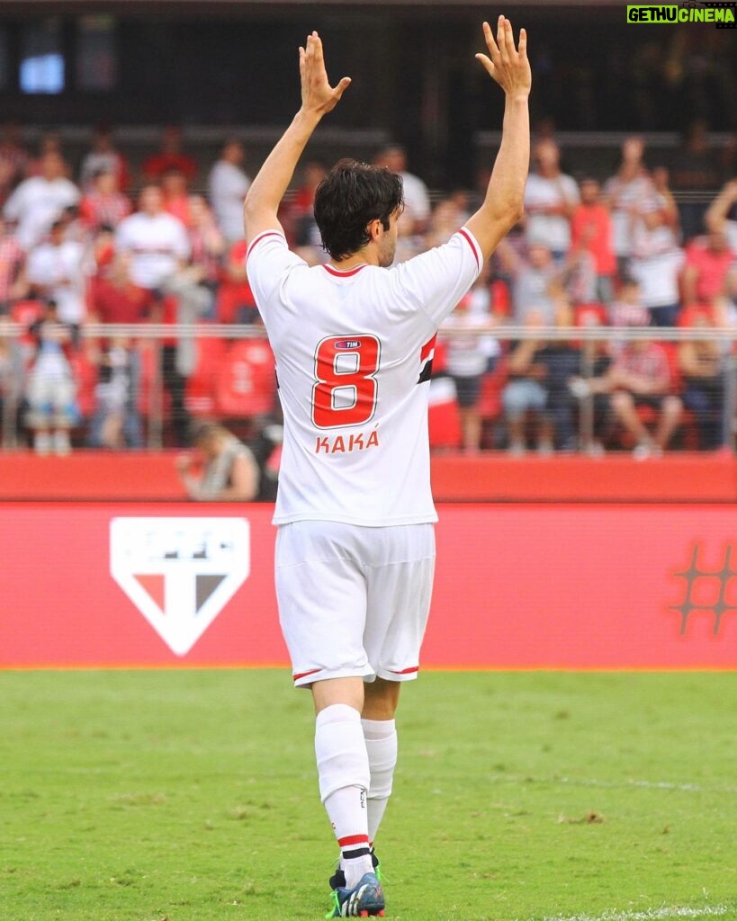 Kaká Instagram - 🥳 @KAKA completa 4️⃣2️⃣ anos hoje! 🥳 Craque revelado no clube, o meia fez 155 jogos e 51 gols pelo Tricolor, além de ajudar na conquista do título do Rio-São Paulo de 2001. Felicidades! 🎂 #VamosSãoPaulo 🇾🇪