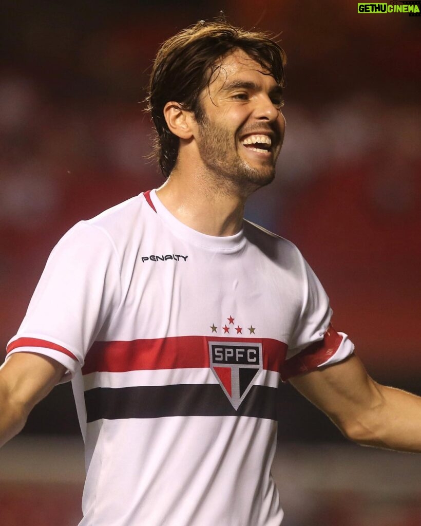 Kaká Instagram - 🥳 @KAKA completa 4️⃣2️⃣ anos hoje! 🥳 Craque revelado no clube, o meia fez 155 jogos e 51 gols pelo Tricolor, além de ajudar na conquista do título do Rio-São Paulo de 2001. Felicidades! 🎂 #VamosSãoPaulo 🇾🇪