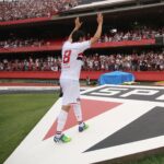 Kaká Instagram – 🥳 @KAKA completa 4️⃣2️⃣ anos hoje! 🥳

Craque revelado no clube, o meia fez 155 jogos e 51 gols pelo Tricolor, além de ajudar na conquista do título do Rio-São Paulo de 2001. 

Felicidades! 🎂

#VamosSãoPaulo 🇾🇪