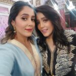 Kalila Bounaylat Instagram - لا يكتمل الفرح إلا بوجود رفيقة حياتي أختي الحبيبة دمنة ❤ @kalila.bounaylat9 @lateliersoniacouture @b.dimna