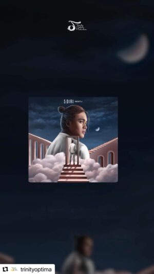 Kalina Ocktaranny Instagram - Bismillah ...
RESTU rilis EP perdana "5 Diri "

"5 Diri " ini melambangkan lima tema,lima kepribadian,dan 5 lagu dgn cerita berbeda ...

EP ini berisikan 5 lagu dgn focus track berjudul "Dan Ku ".
Kelima lagunya udah bs kamu nikmati di seluruh digital platform kesayangan yaa 🥰

Jangan lupa untuk nonton music video " Dan Ku " yg bakal rilis hari ini jam 16 .00 WIB Di Chanel youtube Trinity Optima Production !
Stay tunedddd yeesss ... 😎