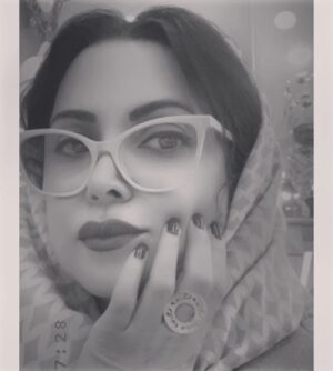 Kamand Amirsoleimani Instagram - وقتی ازم میپرسن چند سالته؟ دلم میخواد جواب بدم؛ من شبایی رو گذروندم که اندازه ده سال طول کشیده، اونم جز عمرم حساب میشه؟ من ادمایی رو دیدم که صد سال پیرم کردن، اونم جز عمرم حساب میشه؟ من تجربه هایی رو داشتم که یه آدم شصت ساله نداشته، اونم جز عمرم حساب میشه؟ اگه اینارو جز عمرم حساب کنی، من سنم خیلی زیاده، خیلی. . .