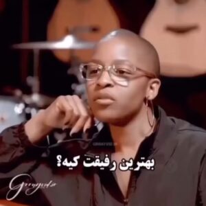 Kamand Amirsoleimani Instagram - هیچ کس به اندازه خودتون بهتون نزدیک نیست. هیچ کس به اندازه خودتون،دوستتون نداره و دلسوزتون نیست. خودتون رو دوست داشته باشین. خودتون رو تحقیر نکنین و به خودتون احترام بگذارید. از به کار بردن الفاظ زشت و سخیف نسبت به خودتون بپرهیزید. اون وقته که میبینید خودتون برای خودتون کارهایی میکنه که هیشکی نمیکنه. 
آخر هفته تون پر از آرامش❤️
نکته:این دو نفر رو نمیشناسم. حرفاشون قشنگه