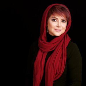 Kamand Amirsoleimani Instagram - امروز روز دختره. میخواستم به دخترای هم نسل خودم که دوران کودکیشون زمان جنگ بود. پارکهای تفریحی و شهربازی و اسباب بازی های متنوع نبود. مادرپدرامون انقدر درگیر سختیهای روزمره بودن که وقت نداشتن برامون وقت خاصی بذارن. ولی ما درس خوندیم دانشگاه رفتیم کار کردیم درآمدزایی کرردیم خانواده تشکیل دادیم و زندگی رو چرخوندیم. دم همه شما گرم و روزتون مبارک که یه تنه زندگی کردین و موفق هم شدین. حال دلتون خوش و ایام به کامتون
***اونایی که این تجربه رو دارین برام یه چیزی بنویسین
******پسرا بهشون برنخوره از اونا هم در روز خودشون تقدیر به عمل میارم😜
عکس @mahtabmir_photography