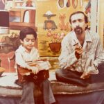 Kamand Amirsoleimani Instagram - روز بازیگر مبارک. ما رو به هر شکلی میخواد در میاره و ما هم میگیم چشم. عکس مربوط به سریال در دوران کودکی در کنار پدرم در نقش احمد اسدالهی!!!😂😜