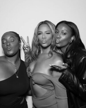 Kamie Crawford Instagram - Saddle up, @si_swimsuit 👙🐎✨ Launch week is upon us! 😝🥂🩷 THIS WEEK IS GONNA BE INSANE!!! 60TH ANNIVERSARY LFGGGG 🎉🎉🎉