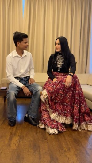 Kamya Punjabi Instagram - No but literally Thank you god for everything 🫶 

#kamyapunjabi #thankyougodforeverything #reels #trending

@tuscone_furnitures