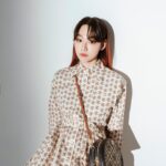 Kang Mi-na Instagram - #광고 #토리버치 #ToryburchKorea #Tmonogram 🤎🤍