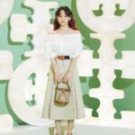 Kang Mi-na Instagram - Summer~💛 #광고 #ToryBurchKorea #Tmonogram #토리버치 #티모노그램