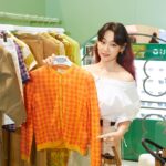 Kang Mi-na Instagram - Summer~💛 #광고 #ToryBurchKorea #Tmonogram #토리버치 #티모노그램