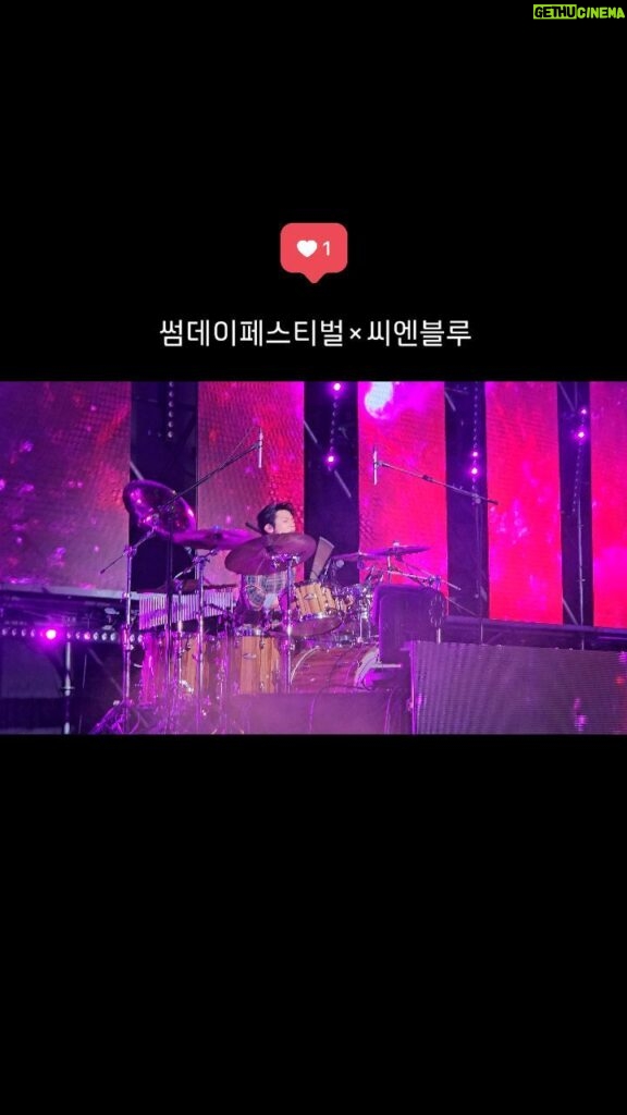 Kang Min-hyuk Instagram - 썸데이페스티벌 × 씨엔블루 행복한 크리스마스!! #CNBLUE #씨엔블루 @somedayfestival