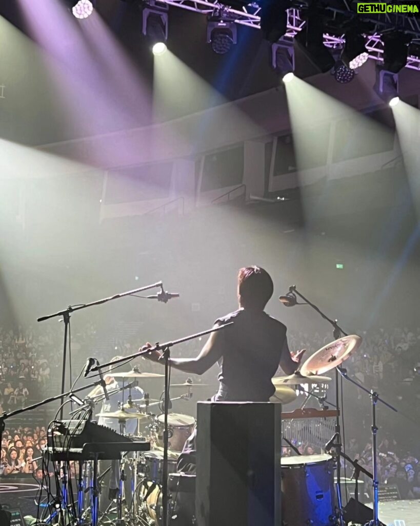 Kang Min-hyuk Instagram - The second day of the concert in Macau is over! A perfect Macau night. I was happy to be with Boice. #CNBLUE #CNBLUENTITY #Macau