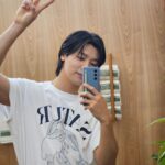 Kang Min-hyuk Instagram - 성수동으로 브랜드 세터의 더티셔츠 팝업스토어를 다녀왔습니다. 넷플릭스 셀러브리티를 함께 촬영했던 규영이와도 오랜만에 인사도 나누고 LP샵 컨셉의 다양한 그래픽의 티셔츠를 고르는 재미도 있고 즐거운 시간이었네요!! 6월 3일까지 성수동에서 팝업스토어가 열린다고 하니 여러분들도 꼭 오셔서 즐겨보세요! #ad #세터 #성수팝업 #팝업스토어 #더티셔츠샵 @satur_official