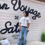 Kang Min-hyuk Instagram - 성수동으로 브랜드 세터의 더티셔츠 팝업스토어를 다녀왔습니다. 넷플릭스 셀러브리티를 함께 촬영했던 규영이와도 오랜만에 인사도 나누고 LP샵 컨셉의 다양한 그래픽의 티셔츠를 고르는 재미도 있고 즐거운 시간이었네요!! 6월 3일까지 성수동에서 팝업스토어가 열린다고 하니 여러분들도 꼭 오셔서 즐겨보세요! #ad #세터 #성수팝업 #팝업스토어 #더티셔츠샵 @satur_official