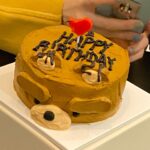 Kang Min-kyung Instagram - 우런니 생일 밥해줬는데요.. 배고프다고 파스타 빵 소고기 돼지고기 고추장찌개에 밥 한 공기 클리어하시고 극극 대더니 소화제 두 숟가락 잡수셨구요, 아니 위도 코딱지만 한 주제에 자꾸 많이 먹어요? 급 불안해서 응급실 가야 하나 옴총 걱정하는데 와중에 살아나서는 약간 배고파하길래 조금 주길 뻔 아무튼 우런니 생일 너무 축하하고 사랑한다는 얘기.. >3<