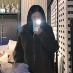 Kang Min-kyung Instagram - 여러분 큰 거 왔어요.. 현정언니 인스타 시작하셨….. 🫨🫧 @atti.present