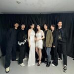 Kang Min-kyung Instagram - 이천이십삼년 십이월 십오십육십칠.. 3일 동안의 관객 여러분 안녕하세요? 안녕히 들어가셨어요? 저는.. 그 무섭다는 공연 상사병에 걸려 무대에서 내려온 어제 밤부터 지금까지 시름시름 앓고 있습니다… 벌써 그립네요.. 정말 너무 보고 싶어요…. 매일매일 콘서트 하면 안 되나요? 이 여운을 어떻게 놓아야 할지.. 너무 오랜만의 공연이었던 만큼 저릿하고 애틋합니다.. 고생한 우리 콘서트팀, 매니지먼트 팀, 캡틴플래닛과 밴드팀, 웨이크원 팀원들, 팀 다비치 헤메스… 그리고 사랑하는 관객 여러분… 너무나 감사합니다!!!!!!!!!!!!!