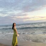 Kang Min-kyung Instagram - 하와이 숙소 첫 날. 핀터레스트에서나 보았던 아름다운 뷰에 마구마구 흥분해서, 새로 산 초록원피스 입고 신나게 바다 가까이에 갔다가 옷도 머리도 만신창이가 되었지만 .. 황홀경이었다