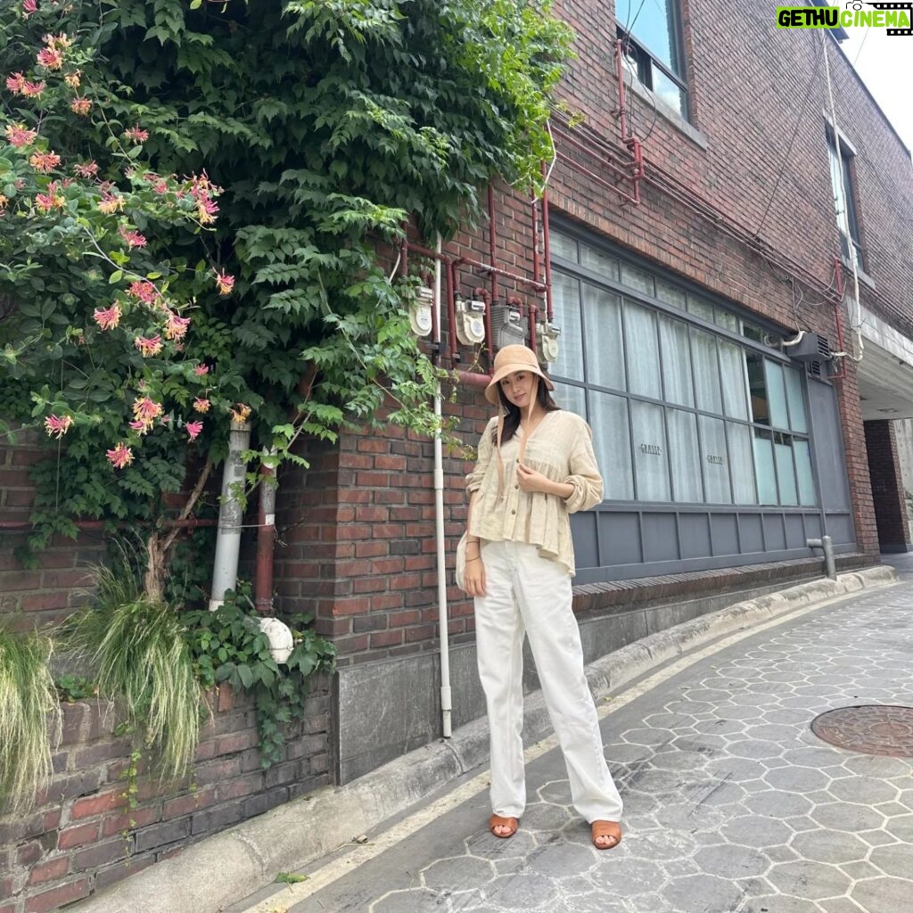 Kang So-ra Instagram - 이렇게 날씨가 좋은데 주말부터 장마라니...