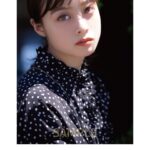Kanna Hashimoto Instagram - こんばんは！環奈MGです。 橋本環奈カレンダー2022発売決定‼️ 2年ぶりとなるカレンダーの発売が決定しました。 完全撮り下ろしで構成された本作。全国発売版2種、ファンクラブ限定版2種、全4種一斉発売です。 【商品情報】 ①橋本環奈 2022年カレンダー 価格:2,750 円(税抜 2,500 円) 仕様:B2・7枚(B2壁掛) ②卓上 橋本環奈 2022年カレンダー 価格:2,200 円(税抜 2,000 円) 仕様:A5・14P(卓上) ※全国の書店、Amazon等WEBショップ、他カレンダー取扱販売店にてお買い求め頂けます。 ③橋本環奈 2022年カレンダー（FC限定版） 価格:2,750 円(税抜 2,500 円) 仕様:B2・7枚(B2壁掛) ④卓上 橋本環奈 2022年カレンダー（FC限定版） 価格:2,200 円(税抜 2,000 円) 仕様:A5・14P(卓上) ※ファンクラブ会員専用グッズ販売サイトにてお買い求め頂けます。 発売日は、11月27日(土)です！ #橋本環奈 #橋本環奈2021 #橋本環奈マネージャー #橋本環奈カレンダー2022
