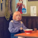 Kanna Hashimoto Instagram - こんにちは！環奈MGです。 今日はバイオレンスアクションのオフショットをシェアします🍜 #橋本環奈 #橋本環奈2022 #橋本環奈マネージャー #バイオレンスアクション
