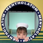 Kanna Hashimoto Instagram - こんにちは！環奈MGです。 メンソレータム環奈のオフショットをシェアします。 メンソレータム環奈グッズが当たるプレゼントキャンペーンも始まってるようです💋 是非チェックしてみてくださいね！ #橋本環奈 #橋本環奈2022 #橋本環奈マネージャー #ロート製薬 #メンソレータム環奈