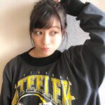 Kanna Hashimoto Instagram - こんにちは！環奈MGです。 本日は月曜日ですね。 「１ページの恋」もいよいよ最終回という事で、皆さま！23時からは#イチコイ でつぶやいて繋がりましょう！ イチコイのオフショットもこれが最後かな〜。 #橋本環奈 #橋本環奈マネージャー #abematv #１ページの恋 #イチコイ #純愛 #イチコイ好きと繋がりたい
