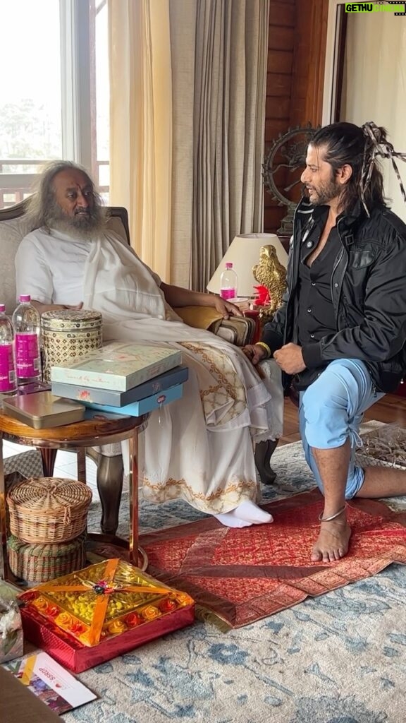 Karanvir Bohra Instagram - Meeting Sri Sri Ravishankar at the #Dharamshala #ArtofLivingAshram was a moment of profound insight. His support fuels my mission to spread yoga’s benefits to everyone. @gurudev #yoga #asanasforraidiance