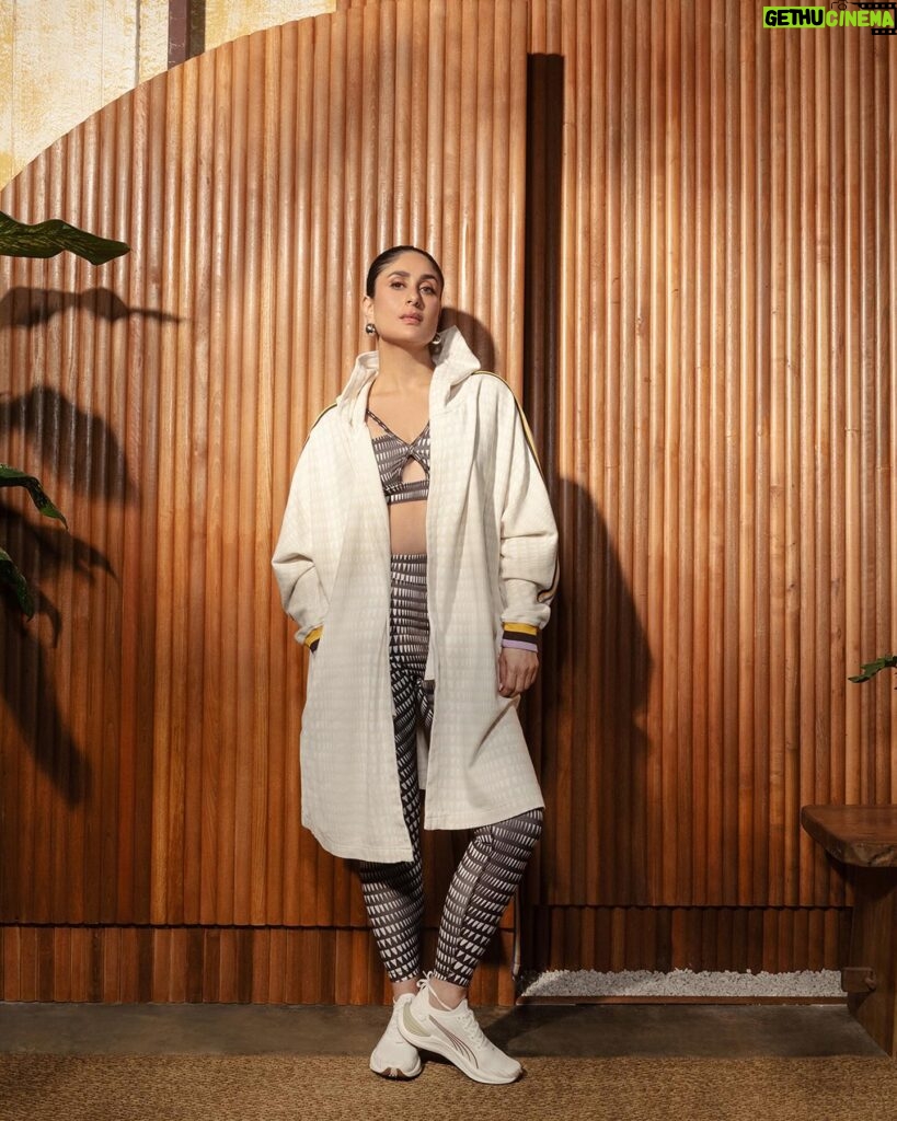 Kareena Kapoor Instagram - Gym attire but pizza desire 🤣💁🏻‍♀️🍕 Shop my favourite styles of the season at PUMA.com, App & Stores or click the link in my bio. 🔗 #PUMAxKKK #Ad