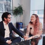 Karen Bachini Instagram - Oi clã! Semana passada tive minha consulta de 3 meses do pós da minha cirurgia de Lipedema com o @drfabiokamamoto! Sei que vocês também estavam curiosos para ver o resultado, que foi enorme - perdi 10cm de coxa e 7cm de panturrilha 😱 Além da mudança estética, o principal para mim foi na qualidade de vida! Finalmente já posso andar sem sentir dor e perder o equilíbrio 🙌 Obrigada equipe @lipedemabrasil, @drfabiokamamoto, @dr.renanamerico e @dr.gustavoclivatti 🩷