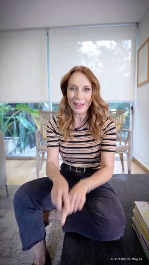 Karen Doggenweiler Instagram - ¿Pelo y uñas quebradizas? ¿metabolismo lento? ¿piel reseca? En el  link de la Bio puedes hacer el test GRATIS #MesDeLaTiroides 🦋