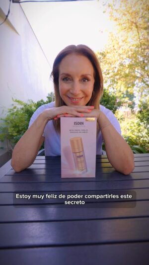 Karen Doggenweiler Instagram - A 1 mes de estar usando el nuevo serum antimachas de ISDIN #MelaclearAdvanced, puedo garantizar sus resultados 👌🏻 Yo lo uso en la mañana al levantarme y en la noche antes de dormir, donde he logrado hacer desaparecer parcialmente una manchita que tenía en el costado izquierdo de mi rostro! De verdad es increíble este producto 😍
Uds también pueden adquirirlo en SALCOBRAND o desde SALCOBRAND.CL 👈🏻 cc: @salcobrandcl @isdinchile @dermocoaching_cl 

#somosdepiel #isdinlovers #publicidad