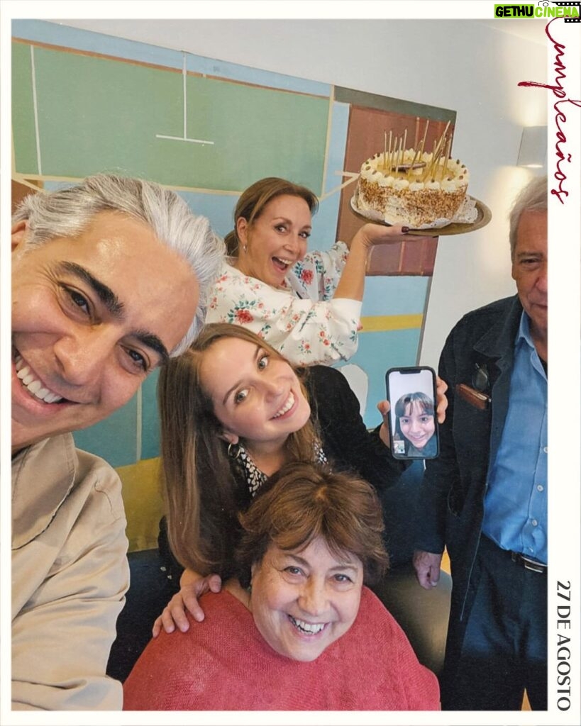 Karen Doggenweiler Instagram - Gracias por todos los saludos! Ha sido un precioso cumpleaños! El más lindo regalo fue tener a mi Manu! Besos a todos y que sea un lindo año 💜 cc: @marcoporchile @fernandacornejod @manuelaenriquez_